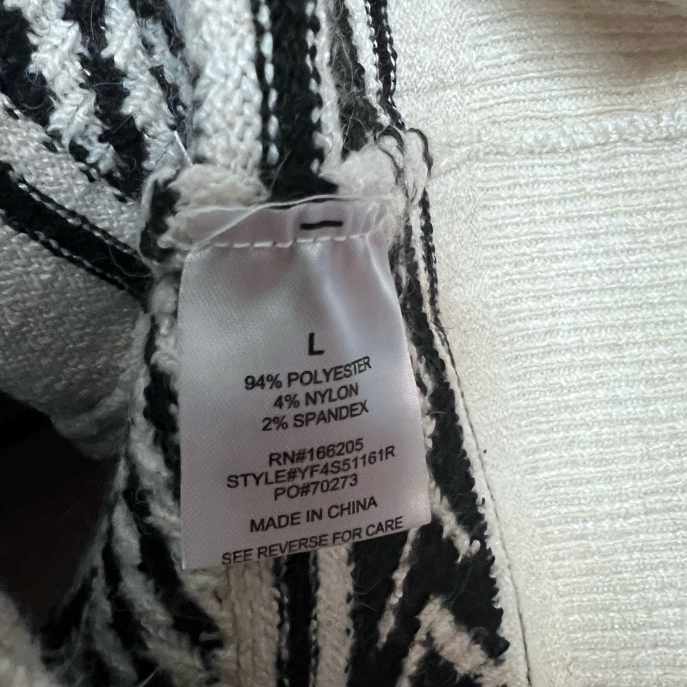 Lucky Brand Snowflake Geometric Cardigan Sweater Dress in cream/black - Picture 4 of 4